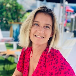 Meet your Posher, Emmanuelle